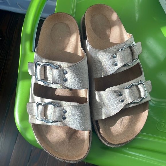 Faux leather size 4 shimmery tan buckle slide sandals boho Festival hippie - Picture 1 of 7